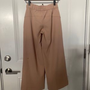 lululemon on the fly wide leg size 4 (xs)